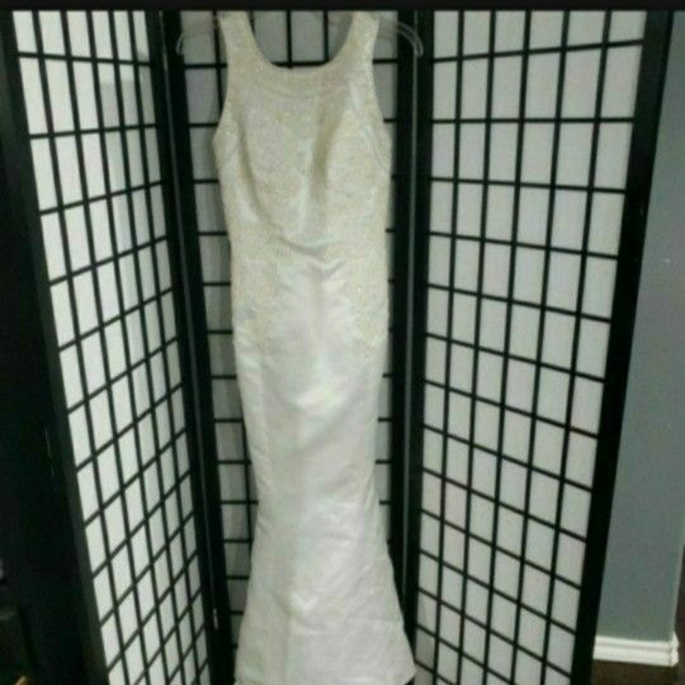 Wedding Dress. Small Size